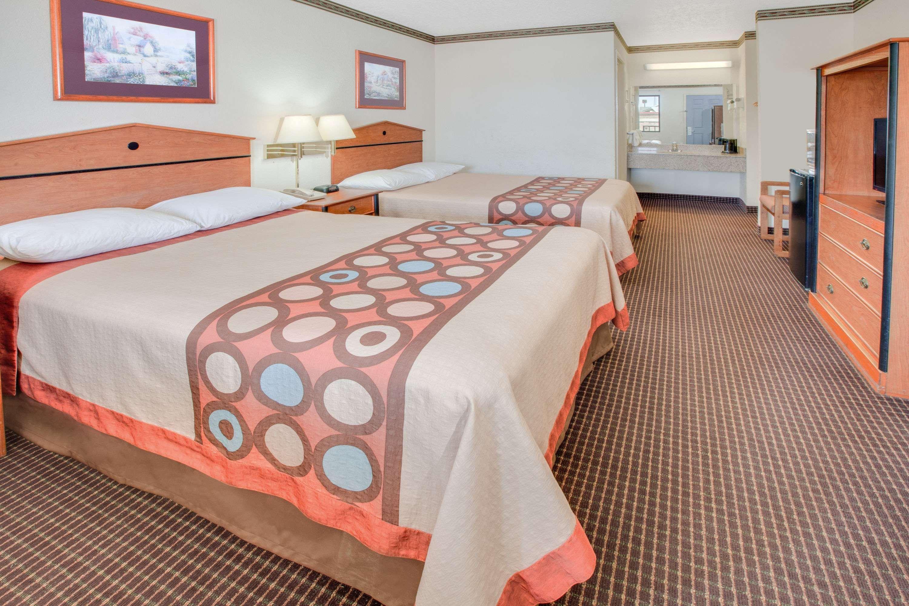 ซูเปอร์ 8 บาย วินด์แฮม อาร์คาเดลเฟีย แคดโด แวลเลย์ แอเรีย Motel ภายนอก รูปภาพ