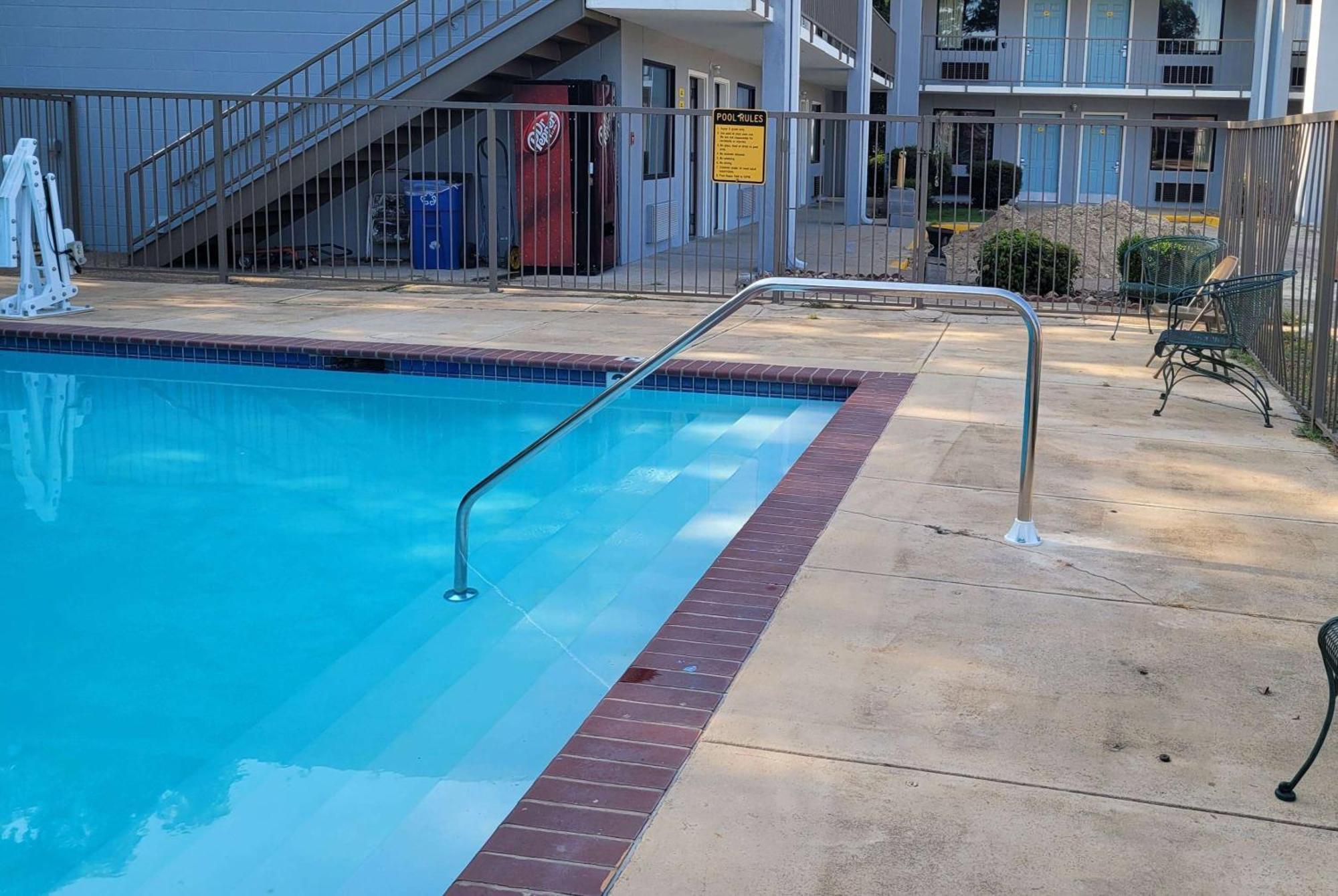 ซูเปอร์ 8 บาย วินด์แฮม อาร์คาเดลเฟีย แคดโด แวลเลย์ แอเรีย Motel ภายนอก รูปภาพ