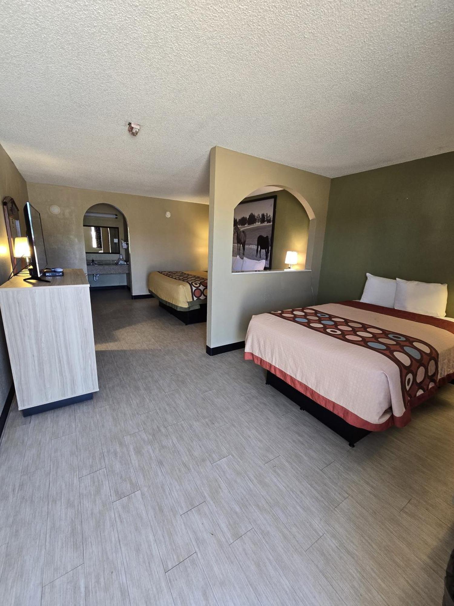 ซูเปอร์ 8 บาย วินด์แฮม อาร์คาเดลเฟีย แคดโด แวลเลย์ แอเรีย Motel ภายนอก รูปภาพ